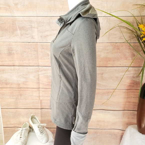 Mondetta warm athletic jacket hood and thumb holes - Picture 5 of 8